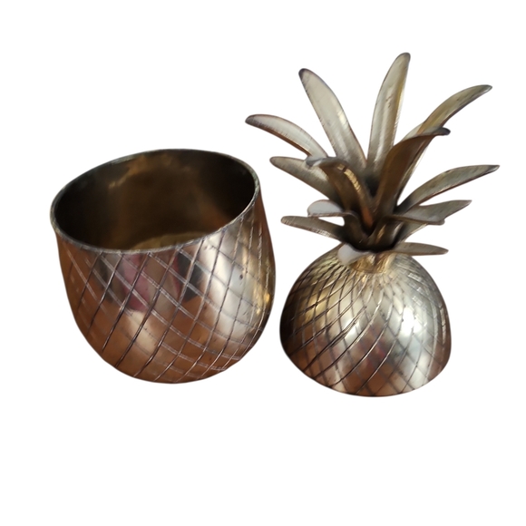 1980s Brass Pineapple. Removable Top. Good Used Condition. - Picture 2 of 4